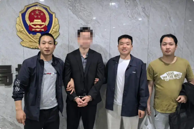 八旬老人到银行存钱，170万元全是练功券！骗子称等贷款办理成功后再取回