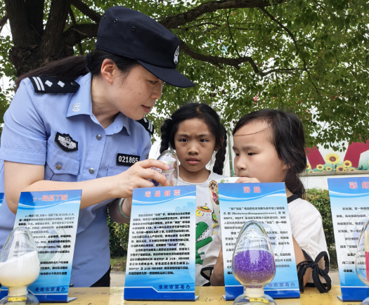 安徽省淮南市公安局大通分局禁毒大队为筑牢青少年禁毒防线开展禁毒主题宣传活动