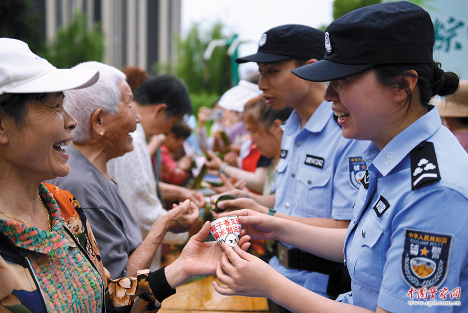 安徽省芜湖市公安局弋江分局南瑞派出所民警辅警在辖区开展&ldquo;&lsquo;粽&rsquo;情端午 反诈同行&rdquo;主题宣传活动